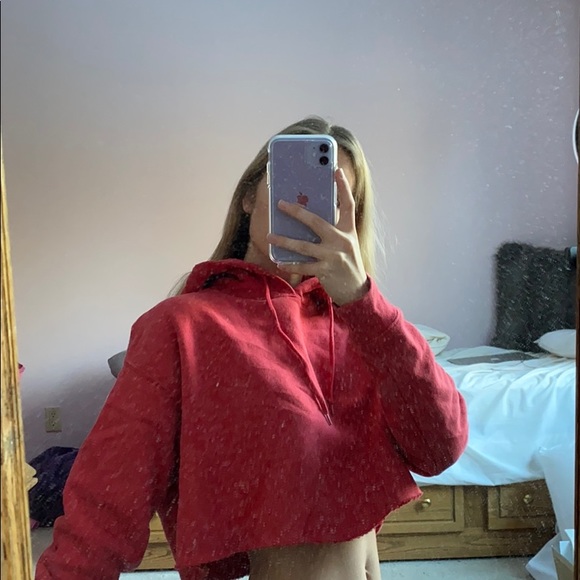 Cropped red hoodie - Picture 2 of 3